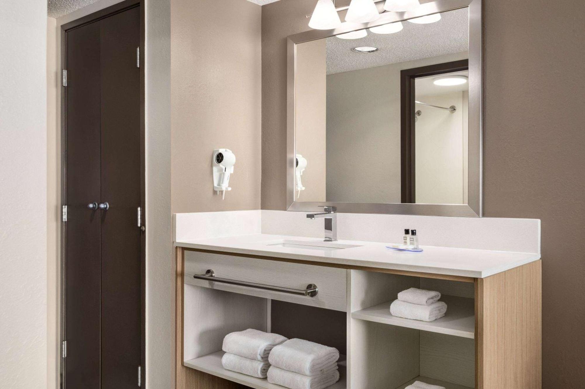 Wyndham Garden Duluth Otel Dış mekan fotoğraf