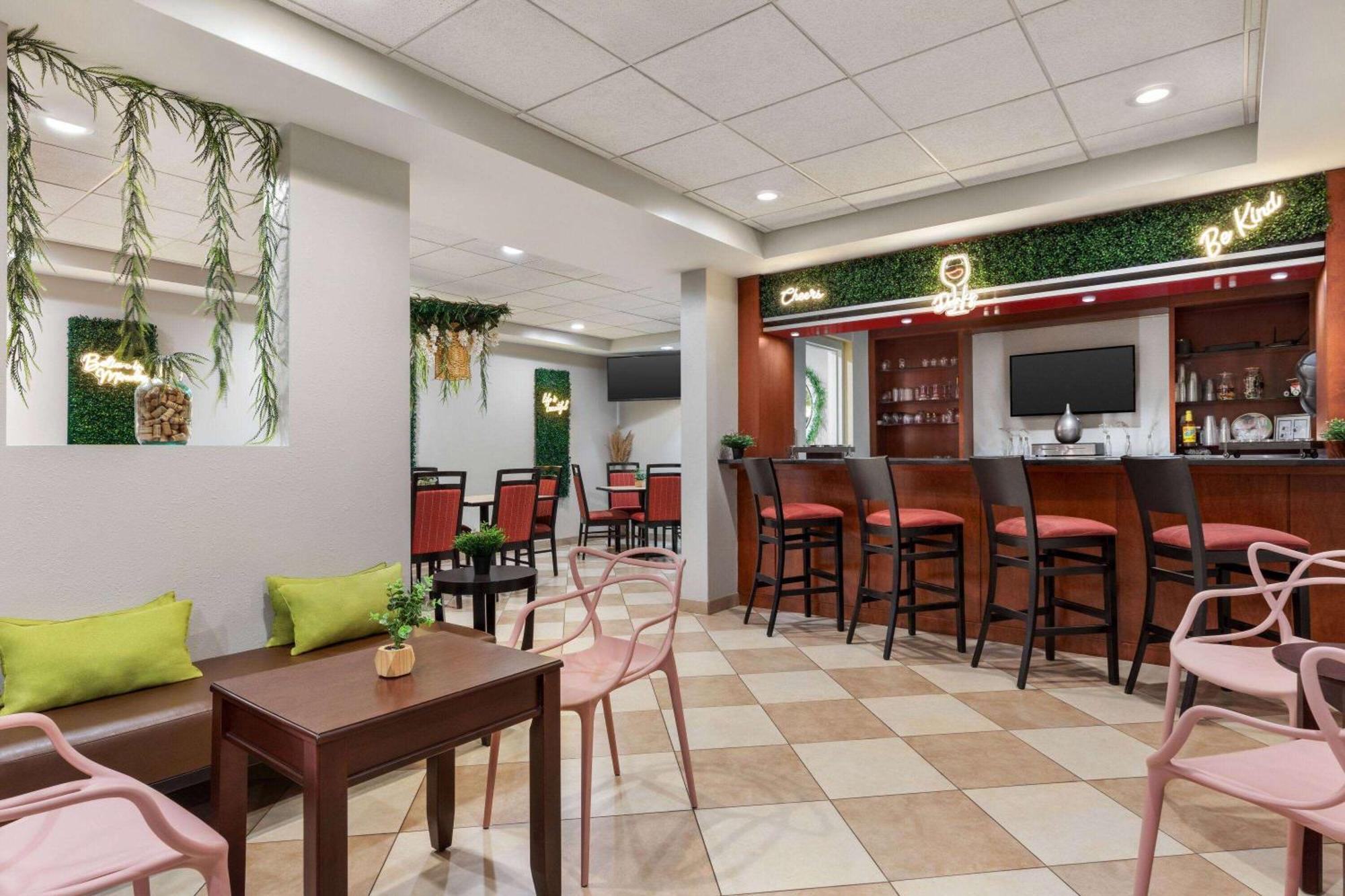 Wyndham Garden Duluth Otel Dış mekan fotoğraf